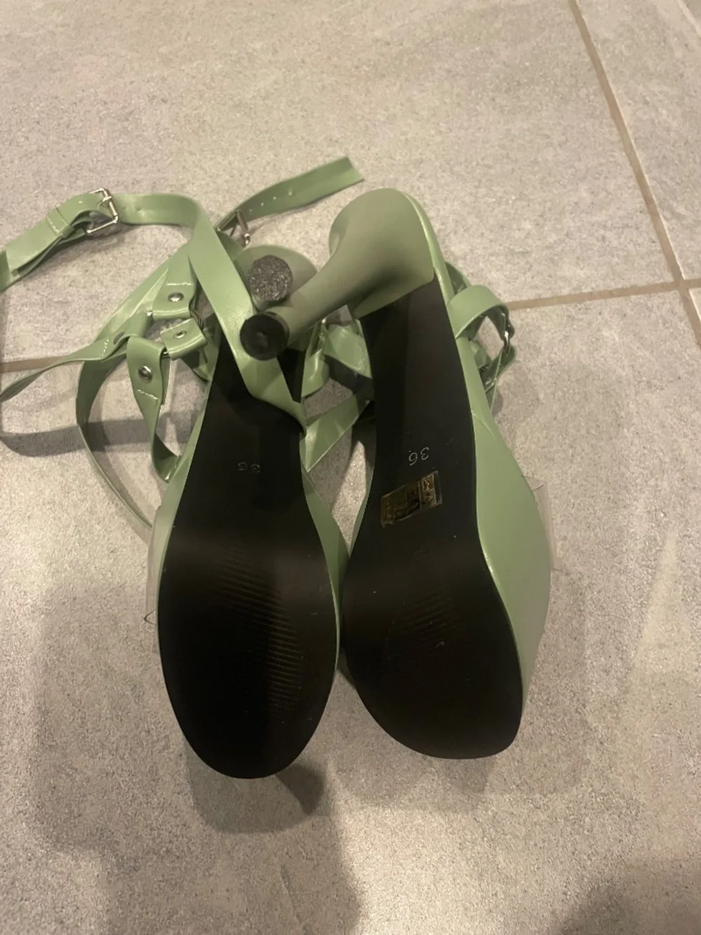 NIB NO NAME Sage Green Platform Sandals